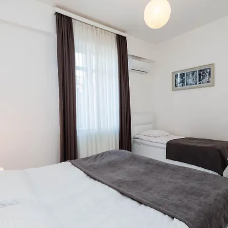Lovely 2 Bedroom Flat Tbilisi Exterior photo