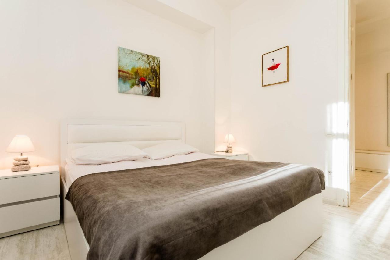 Апартаменти Lovely 2 Bedroom Flat