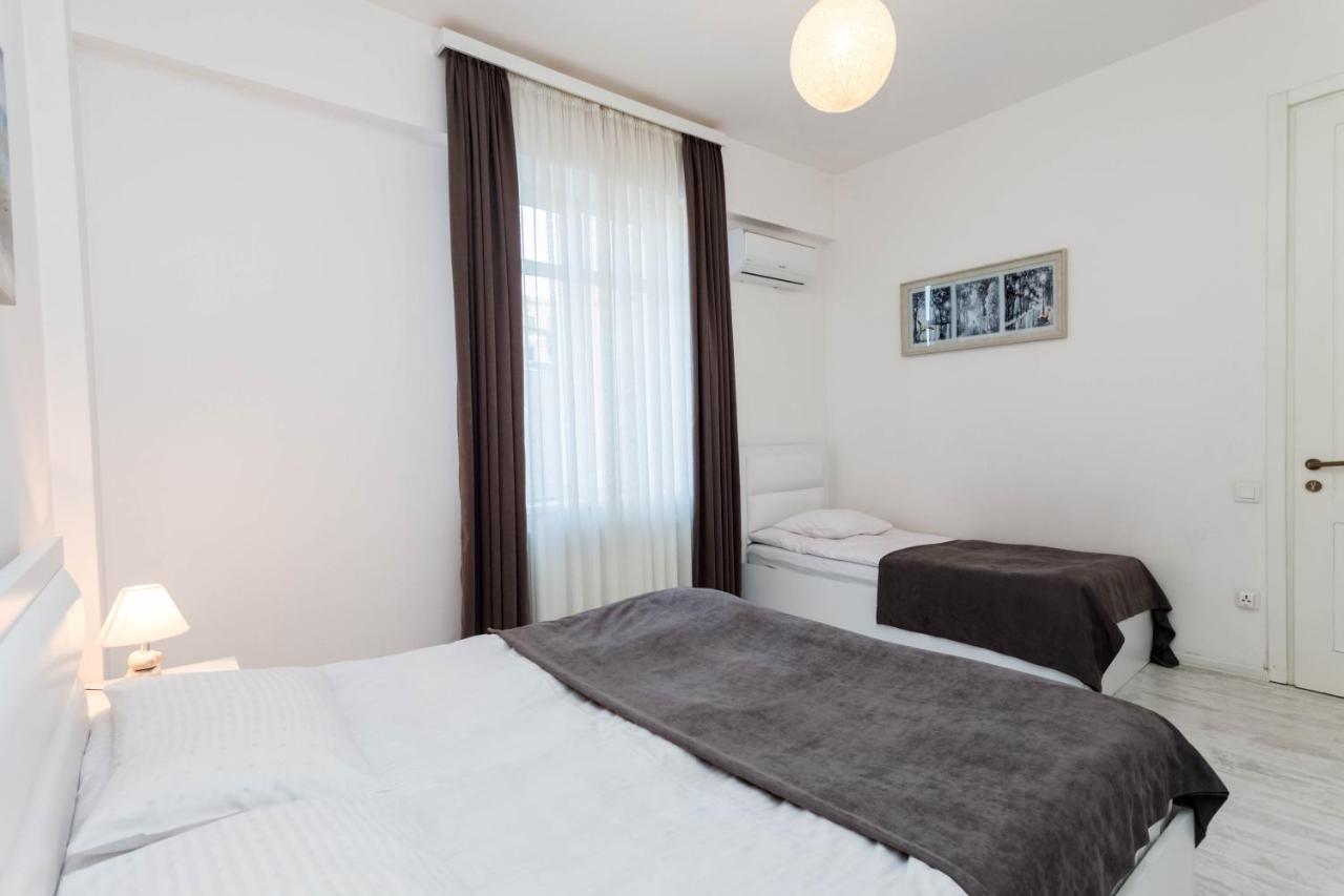 Апартаменти Lovely 2 Bedroom Flat