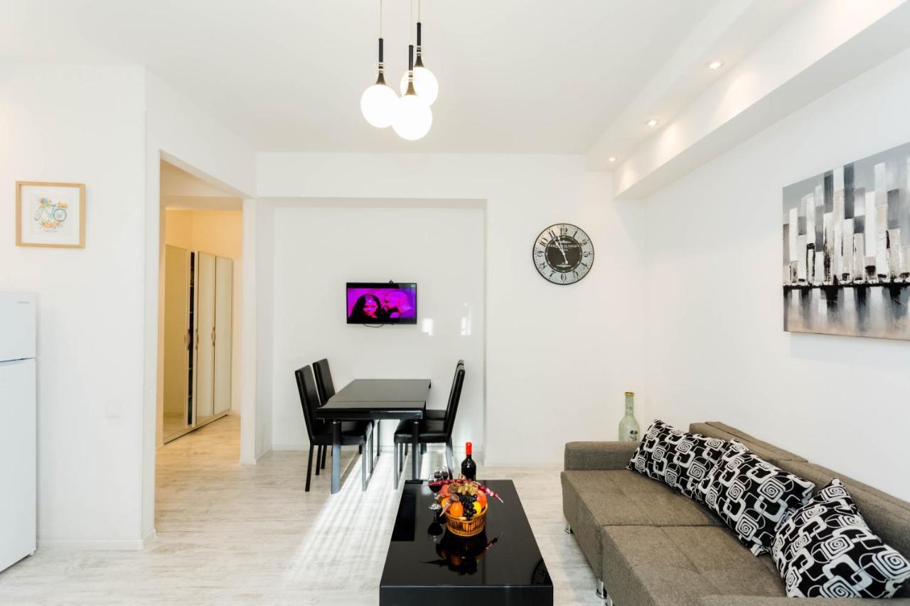 Lovely 2 Bedroom Flat Тбілісі